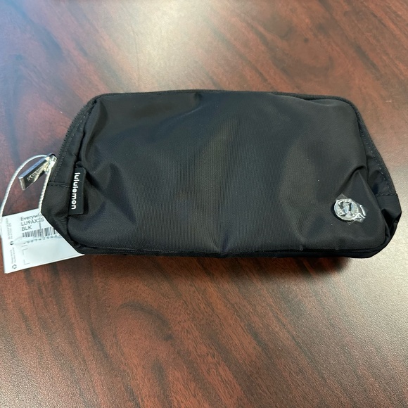 Lululemon Everywhere belt bag 1L BLACK - Picture 1 of 3